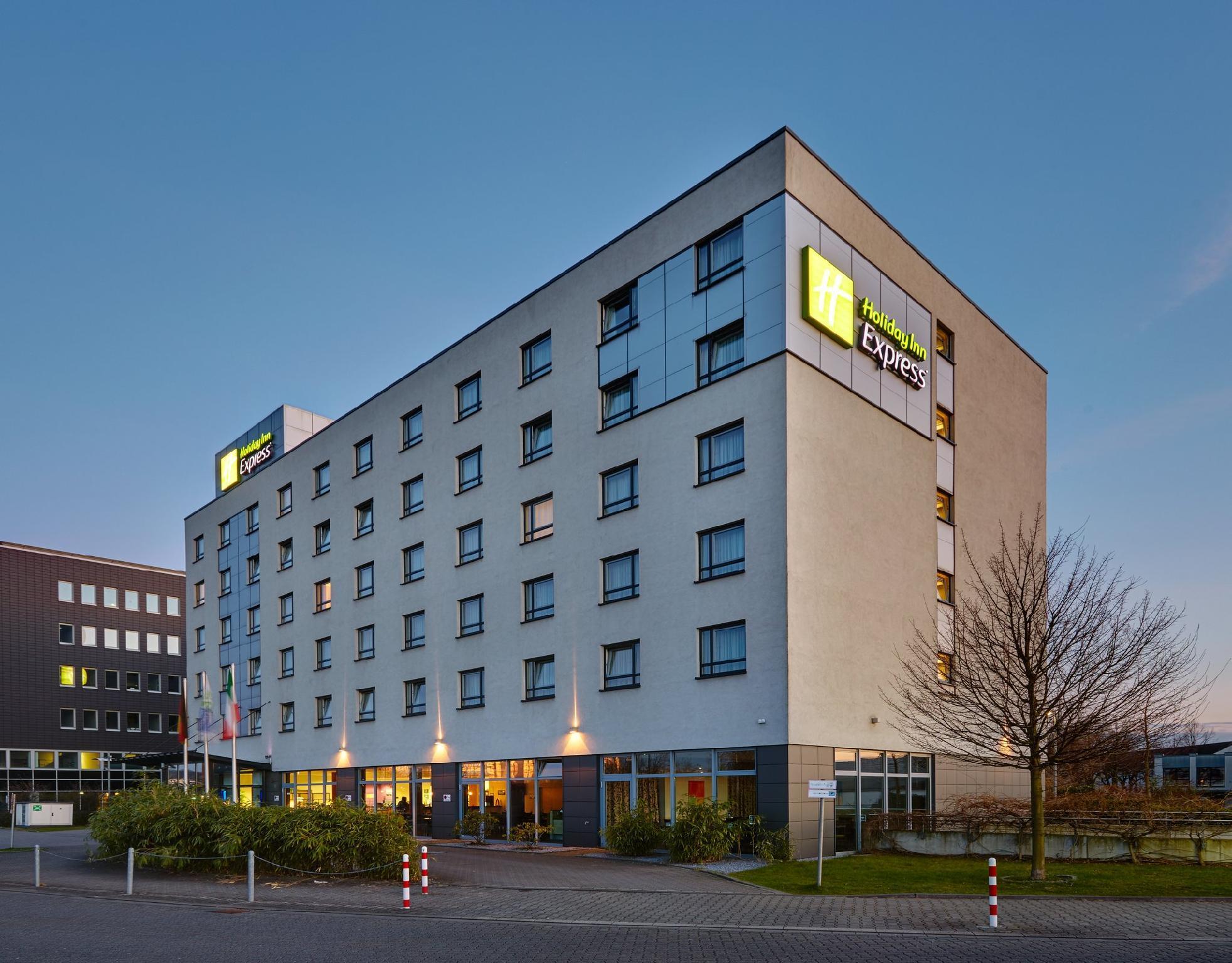 Holiday Inn Express Duesseldorf City Nord, An Ihg Hotel Dusseldorf Bagian luar foto